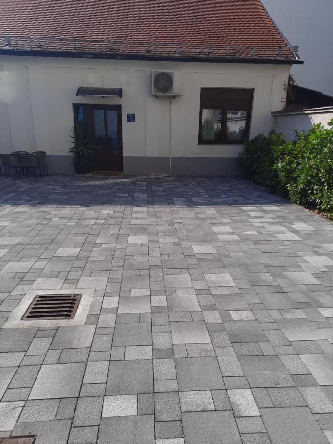 Albert Home Karlovac Eksteriør billede